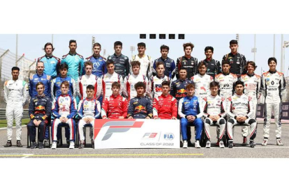Vidales, tercero por la derecha en la segunda fila, en la foto oficial del campeonato de Fórmula 3. F-3