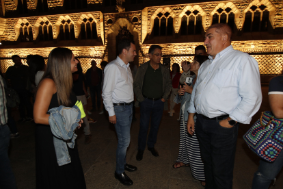 Los socialistas de Cendón hicieron la pegada digital en Botines. RAMIRO