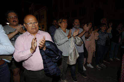 Los socialistas de Cendón hicieron la pegada digital en Botines. RAMIRO