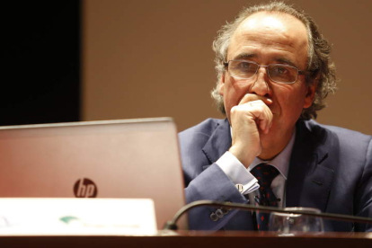 El consultor y empresario Emilio Duró, durante la última conferencia en la que participó en León. JESÚS. F. SALVADORES
