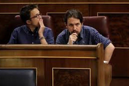 Íñigo Errejón y Pablo Iglesias, durante un pleno del Congreso de los Diputados, en una foto de archivo.