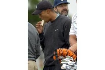Tiger Woods durante su entrenamiento de ayer en el campo de Muirfield