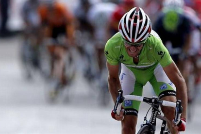 Dani Moreno se dispone a ganar su segunda etapa en la Vuelta 2013, en Valdepeñas de Jaén.