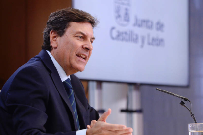 El consejero de Economía, Carlos Fernández Carriedo, ayer tras el Consejo de Gobierno. NACHO GALLEGO