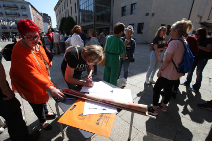 Los enfermos han iniciado una recogida de firmas. ANA F. BARREDO