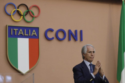 El presidente del Comité Olímpico Italiano, Giovanni Malagó, anuncia la retirada de la candidatura.