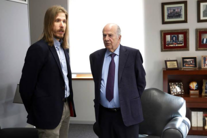 El secretario general de Podemos, Pablo Fernández, mantuvo un encuentro con el Procurador del Común, Javier Amoedo.