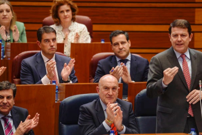 El presidente de la Junta de Castilla y León, Alfonso Fernández Mañueco, interviene en la sesión plenaria. NACHO GALLEGO