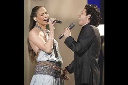 Marc Anthony fue uno de los números fuertes de la gala al interpretar, por primera vez en público, junto a su esposa Jennifer López el tema Escapémonos.