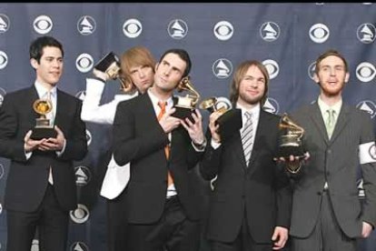 El grupo californiano de pop rock Maroon 5 se llevó el gramófono dorado en la categoría de artista revelación.