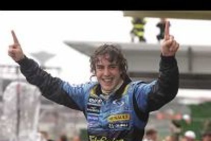 Tras cruzar la línea de meta en tercera posición, Fernando Alonso se ha convertido en el más joven ganador del mundial de F1.