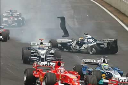 El piloto de Williams, el brasileño Antonio Pizzonia, sufrió un accidente al comienzo de la carrera.