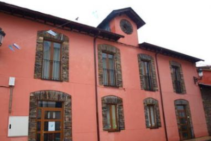 Casa donde vivió Ángel González en Páramo del Sil, hoy Centro Rural de Innovación Educativa.