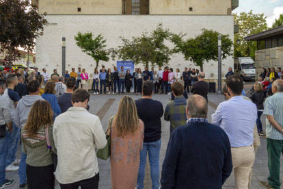 Los candidatos populares en el municipio de Valverde de la Virgen, durante el encuentro. DL