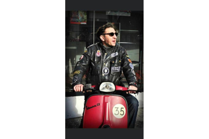 El mundo del motor y las scooter es una de las grandes pasiones del leonés Manuel Romero. DL