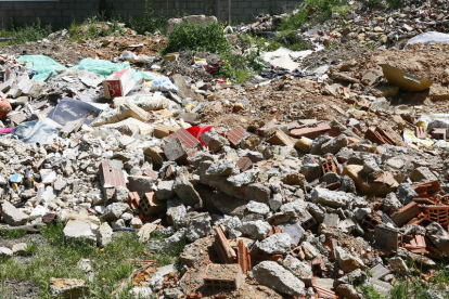 Uno de los pocos vertederos de escombros que quedan en la provincia. RAMIRO