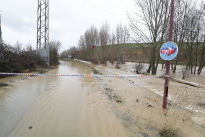 La zona comprendida entre Carrefour y los huertos de la Candamia ha quedado completamente inundada. MARCIANO PÉREZ