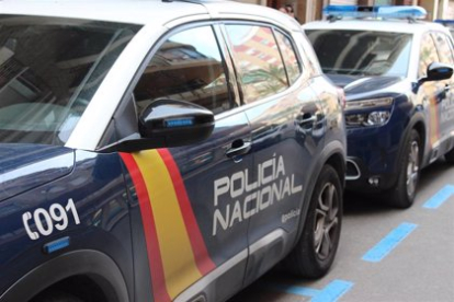 Vehículos de la Policóa Nacional. DL