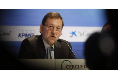 El presidente del Gobierno, Mariano Rajoy (i), expuso la situación económica española y sus perspectivas de futuro en el contexto europeo con motivo de su intervención en la clausura de las XXIX jornadas organizadas por el Círculo de Economía en Sitges (B