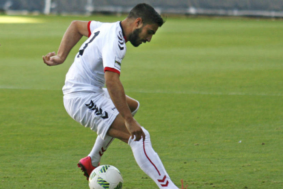 David Forniés ya está recuperado de la sobrecarga muscular y entrará en la convocatoria de nuevo frente al Madrid. F. OTERO PERANDONES