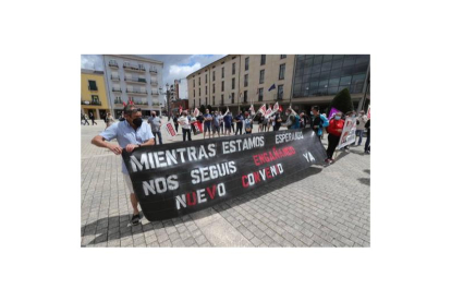 Protesta de trabajadores de la limpieza en Ponferrada. LUIS DE LA MATA