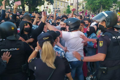 Protestas en Ceuta tras la prohibición del acto previsto por Santiago Abascal. REDUAN