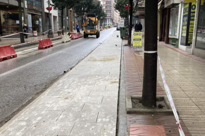 Obras en la avenida de la Puebla por la Zona de Bajas Emisiones. DL