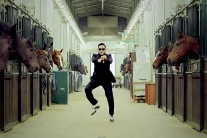 El videoclip de la canción 'Gangnam Style' del surcoreano Psy ha superado los 2.000 millones de visitas en YouTube desde que fuera publicado en esta plataforma el 15 de julio del 2012. El vídeo, que ya era el más visto en la historia de YouTube, ha llegad