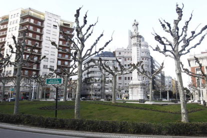 La zona de la Plaza de la Inmaculada tiene actualmente los pisos más caros a la venta en la capital leonesa. RAMIRO