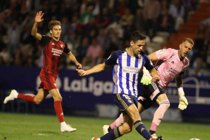 El gol de Asier Benito sentenció el triunfo de la Deportiva ante el Mirandés la pasada Liga. L. DE LA MATA