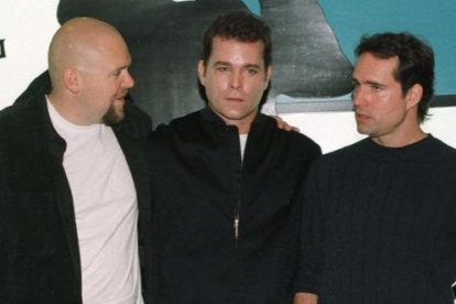 El director del thriller policíaco "Narc", Joe Carnahan (i), junto a los actores Ray Liotta (c) y Jason Patric (d), durante la presentación de la película en el Festival Internacional de Cine de Cataluña que se celebra en Sitges (Barcelona), en 2002. EFE