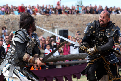 El torneo medieval se reserva para el domingo a partir de las 18.30. La organización recomienda al público que acuda vestido de época para acceder a la grada del Palenque.