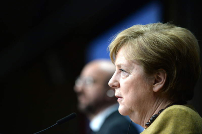 Angela Merkel, ayer, tras lograr el pacto con Hungría y Polonia. JOHANA GERON