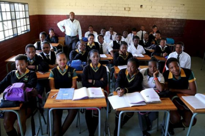 Alumnos de una escuela de Soweto, en Sudáfrica, en una foto tomada en el 2015 con motivo del Día Internacional del Maestro.