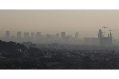 Visión de Barcelona un día de alta contaminación.