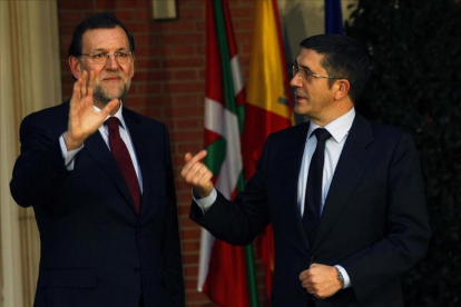 El presidente del Gobierno en funciones, Mariano Rajoy, junto al presidente del Congreso, Patxi López, en una foto de archivo