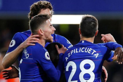 Los jugadores del Chelsea celebran uno de los dos goles al City