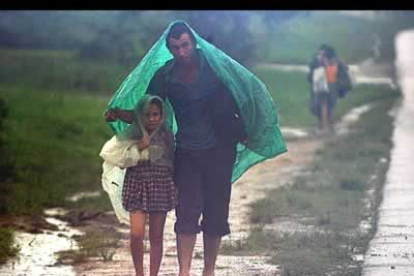 En la provincia cubana de Pinar del Río ya se notan los efectos del huracán con fuertes lluvias.