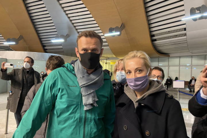 La esposa de Navalni junto a su marido.