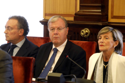 De izquierda a derecha Fernando Salguero, Antonio Silván y Ana Franco, en un pleno del Ayuntamiento. DL