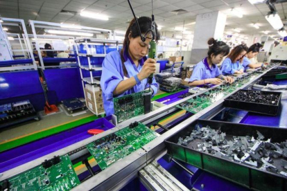 Una fábrica de componentes electrónicos en Tianjin, China.