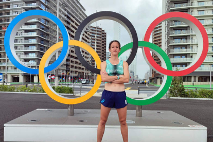 María Pía Fernández delante de los aros olímpicos. DL