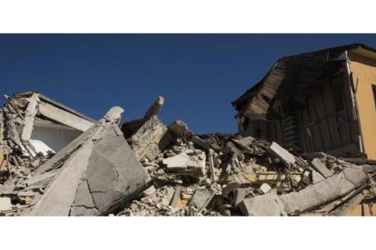 Una escuela senmiderruída en Amatrice tras el terremoto de Italia.
