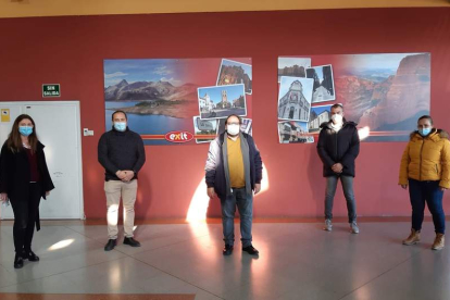 Bailez, Rubio, Carrera, Blanco y Macho durante la visita a las instalaciones de la estación de autobuses. DL