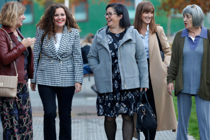 María Paz Martínez, Silvia Cao, Josefa Álvarez, Henar García y María Luisa González Santín. L. DE LA MATA