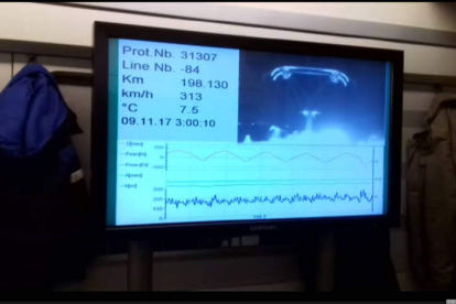 Imagen de una de las pantallas de las pruebas del tren Séneca de Adif que han validado la vía de alta velocidad a León. DL