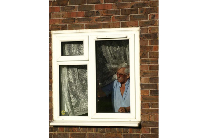 Paco Robles en su casa de Northolt, al oeste de Londres, donde vive desde hace años. MAF
