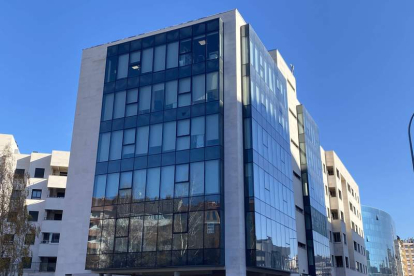 La sede de Be Call ocupa el edificio Reyal Urbis de León. DL