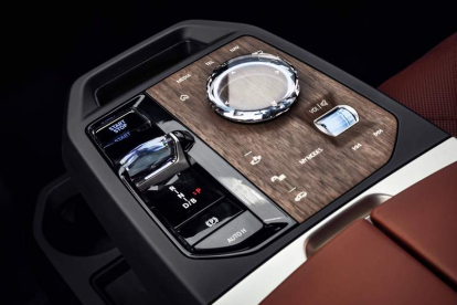 ‘Potentes’ dimensiones exteriores, inspiradas en los grandes de la Bayerische (X5, X6 y X7), que también se traducen en una generosa habitabilidad interior. BMW