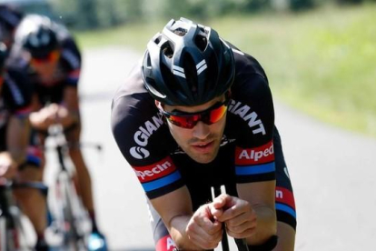 Entre los afectados se encuentra el corredor francés Warren Barguil, ganador de dos etapas en la Vuelta y 14º en el último Tour. En la foto, Tom Dumoulin.